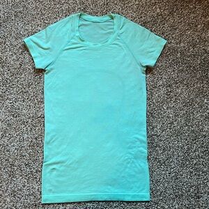 Lululemon Swiftly Tech t-shirt size 4